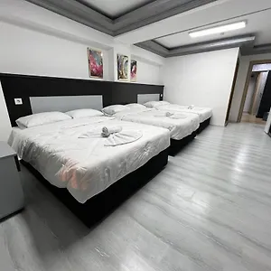  Aparthotel Grand Honey Hotel